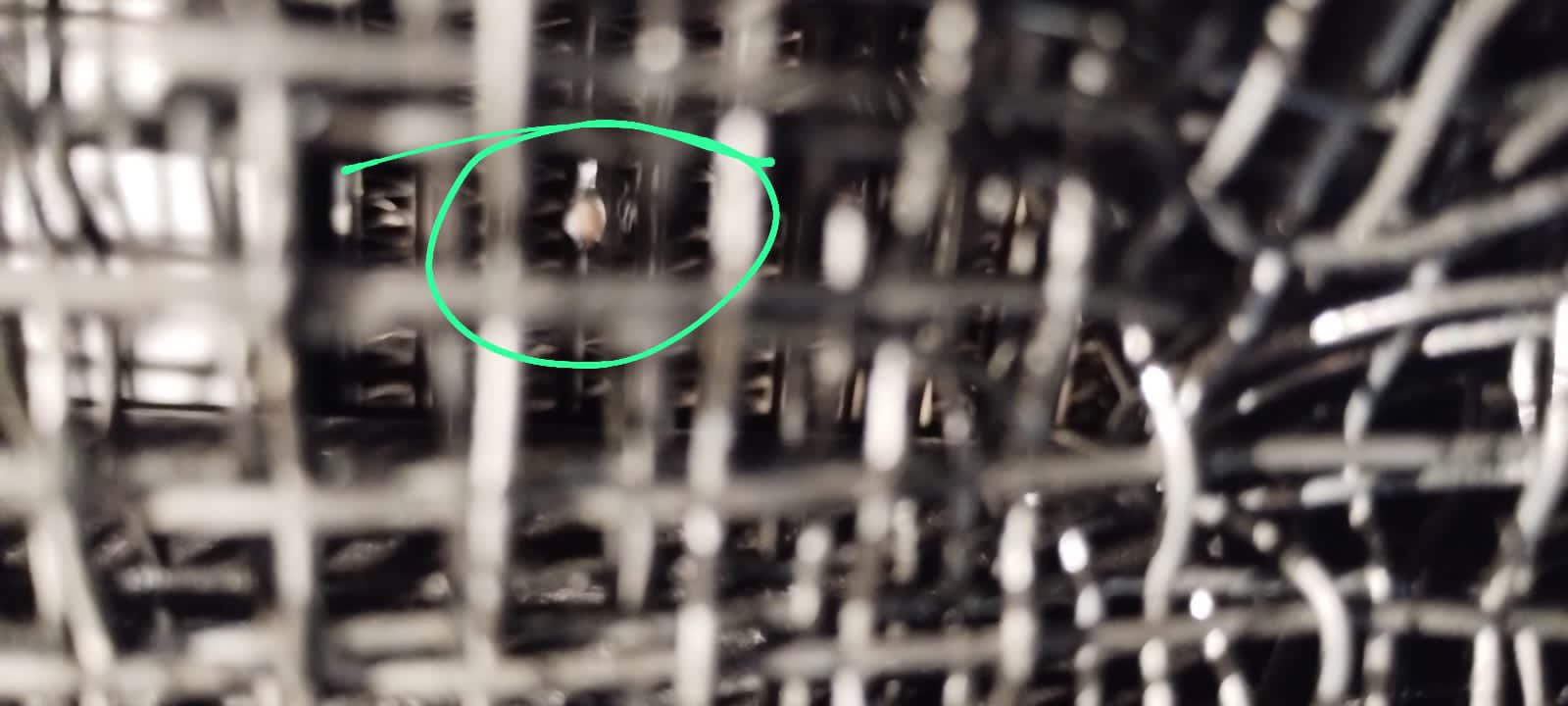 Imagenes de los impactos de bala en el auto de Pernía: WhatsApp Image 2023-11-25 at 12.19.23 (1).jpeg